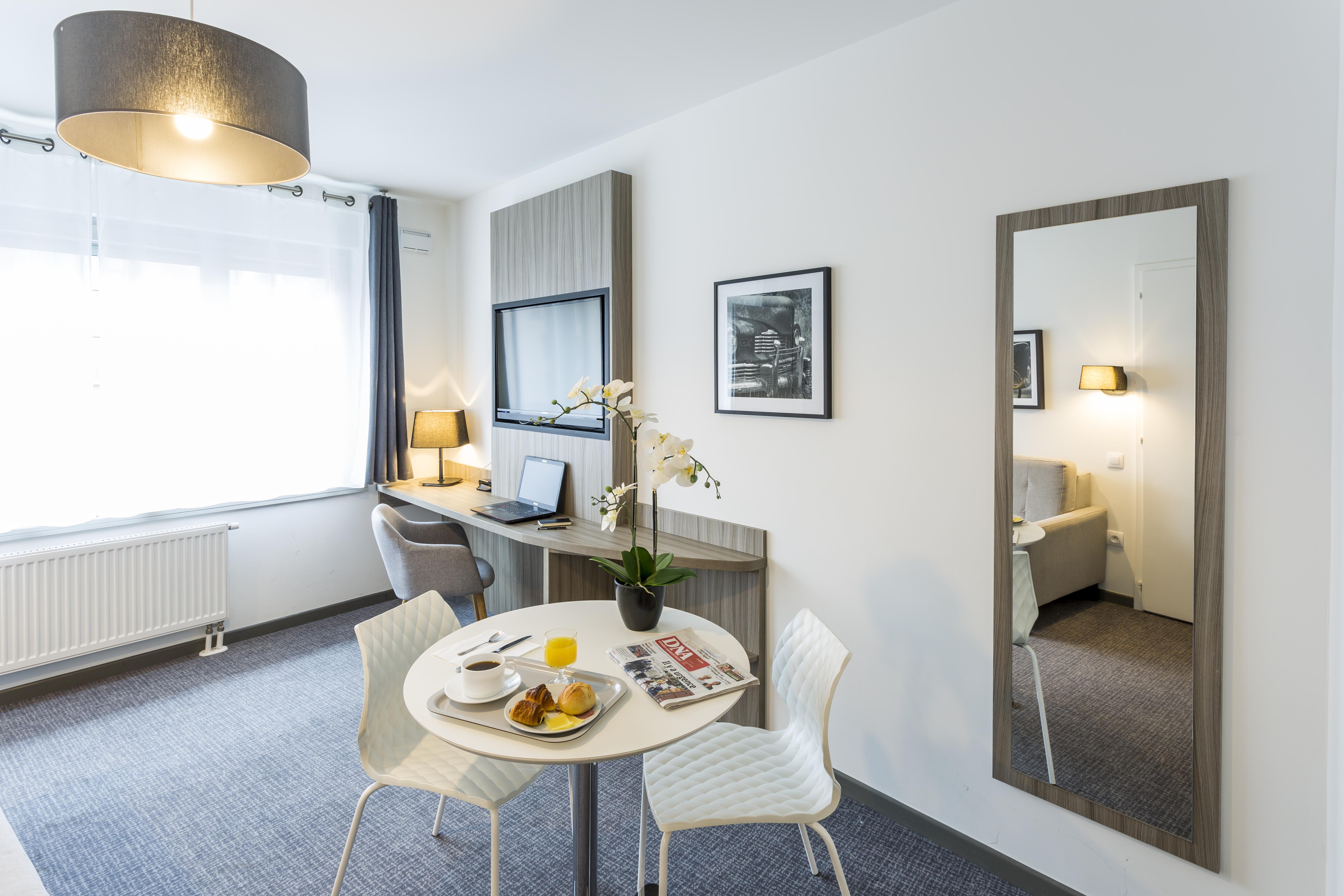 Nemea Appart Hotel Elypseo Strasbourg Port Bagian luar foto