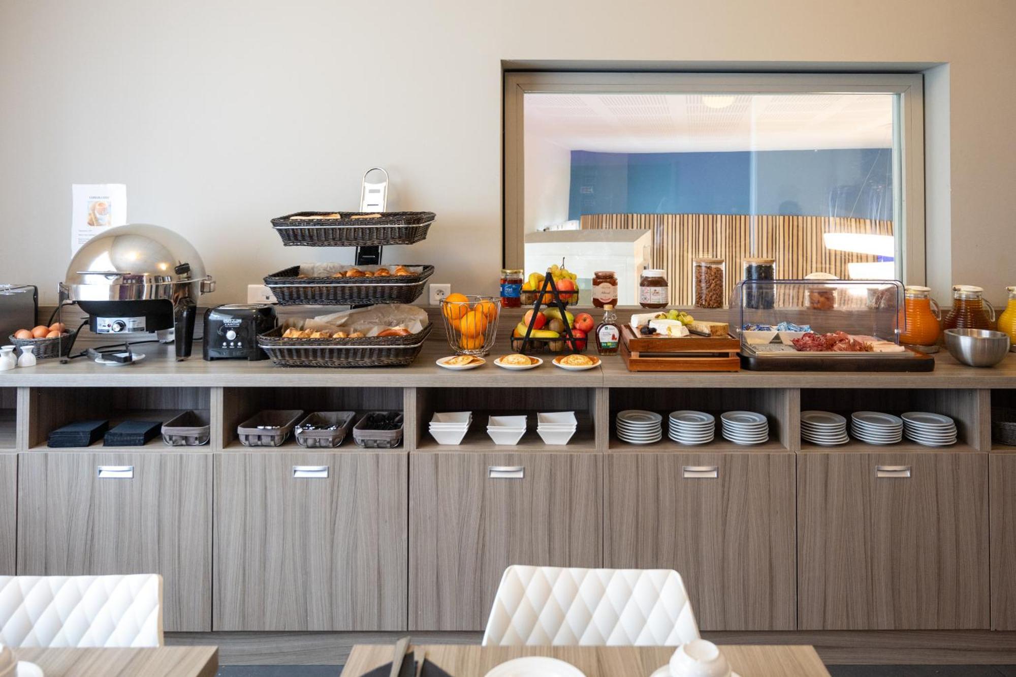 Nemea Appart Hotel Elypseo Strasbourg Port Bagian luar foto