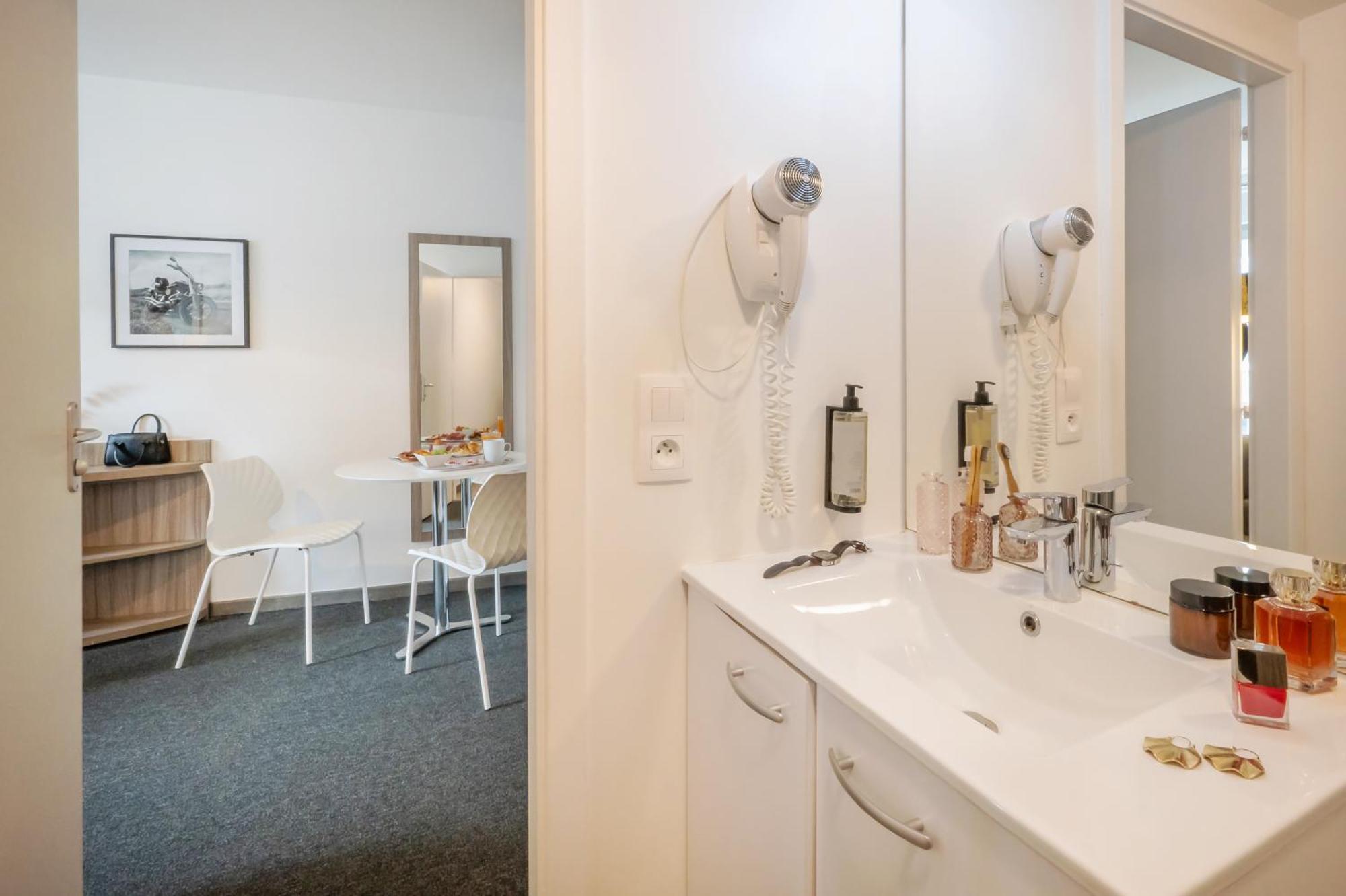Nemea Appart Hotel Elypseo Strasbourg Port Bagian luar foto